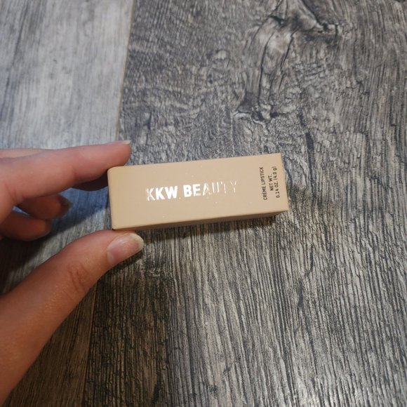 KKW Beauty Retired Lipstick Pink 5 // NIB - Picture 2 of 3